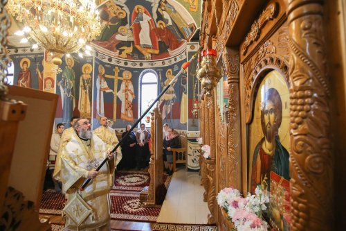 Sfințirea picturii bisericii parohiei vrâncene Trotușanu Poza 231035