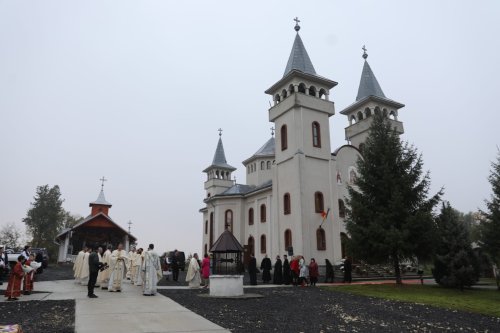 Sfințire de capelă din localitatea maramureşeană Coruia Poza 231562