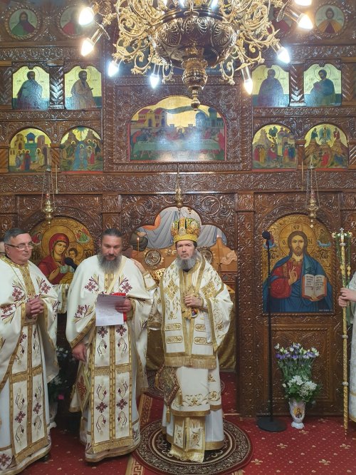 Slujire arhierească în Parohia „Sfântul Nicolae”-Ioșia din Oradea Poza 231555