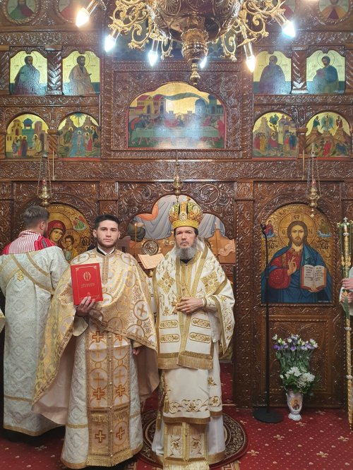 Slujire arhierească în Parohia „Sfântul Nicolae”-Ioșia din Oradea Poza 231556