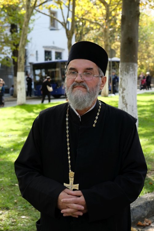 Tinerii au oferit daruri pelerinilor Sfântului Cuvios Dimitrie Poza 231699