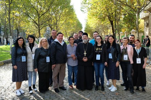 Tinerii au oferit daruri pelerinilor Sfântului Cuvios Dimitrie Poza 231716