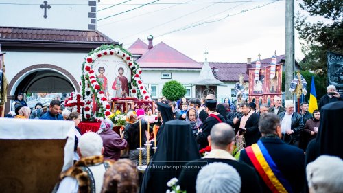 Procesiune cu moaștele Sfântului Ioan cel Nou în Arhiepiscopia Sucevei și Rădăuților Poza 231796