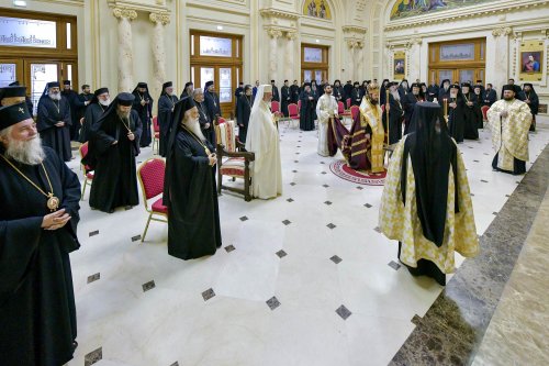 Întrunirea Sfântului Sinod la Palatul Patriarhiei Poza 232070