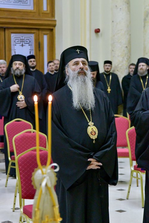 Întrunirea Sfântului Sinod la Palatul Patriarhiei Poza 232076
