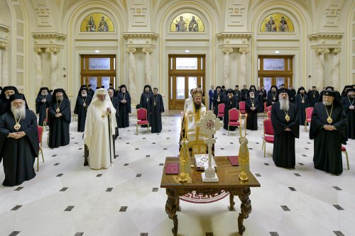 Întrunirea Sfântului Sinod la Palatul Patriarhiei Poza 232079