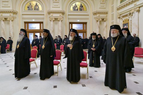 Întrunirea Sfântului Sinod la Palatul Patriarhiei Poza 232082