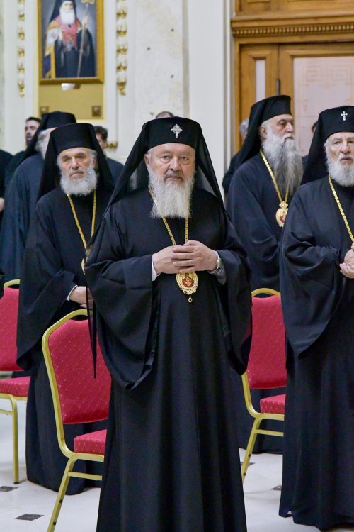 Întrunirea Sfântului Sinod la Palatul Patriarhiei Poza 232084