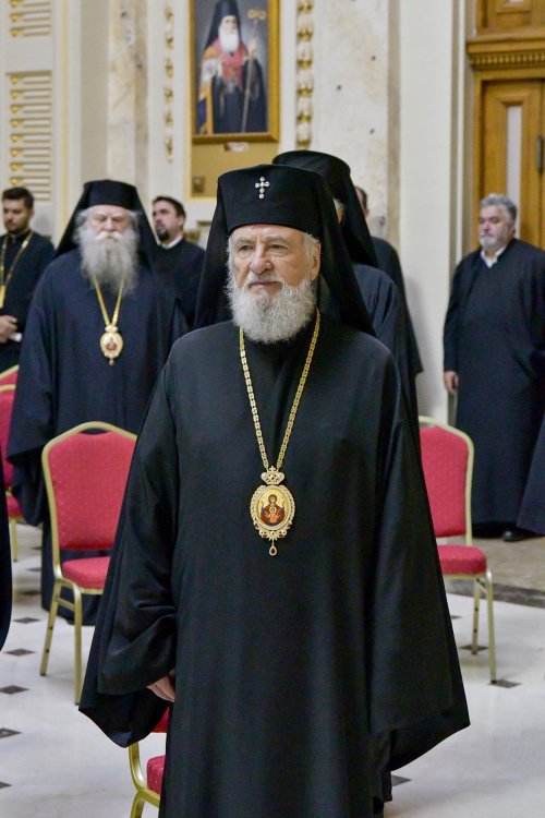 Întrunirea Sfântului Sinod la Palatul Patriarhiei Poza 232087