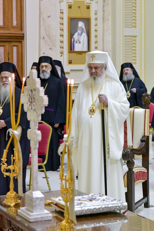 Întrunirea Sfântului Sinod la Palatul Patriarhiei Poza 232090