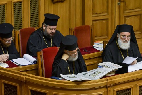 Întrunirea Sfântului Sinod la Palatul Patriarhiei Poza 232110