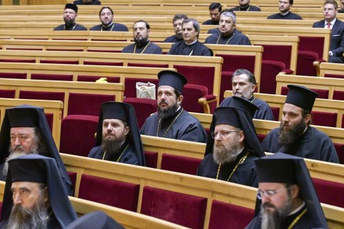Întrunirea Sfântului Sinod la Palatul Patriarhiei Poza 232117