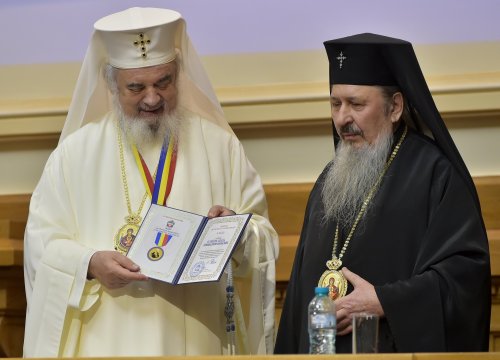 Întrunirea Sfântului Sinod la Palatul Patriarhiei Poza 232126