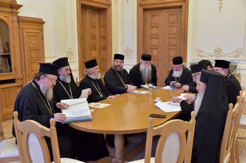 Întrunirea Sfântului Sinod la Palatul Patriarhiei Poza 232141