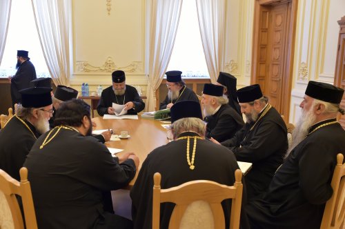 Întrunirea Sfântului Sinod la Palatul Patriarhiei Poza 232142