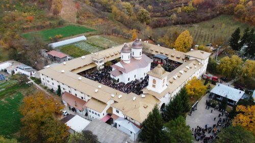 Mănăstirea Viforâta, la frumusețea începuturilor Poza 232289
