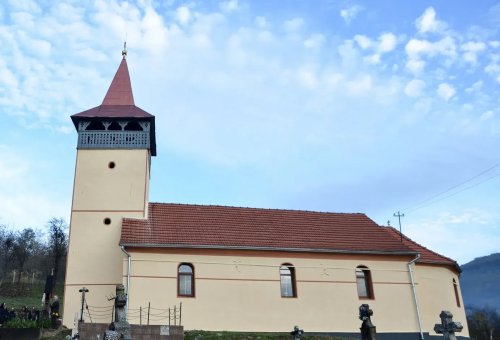 Târnosirea Bisericii „Sfinții Arhangheli Mihail și Gavriil” din Homorod, Hunedoara Poza 232554