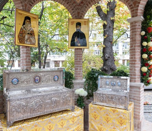 A început pelerinajul la moaștele Sfântului Ierarh Nectarie de la Mănăstirea Radu Vodă din Capitală Poza 233053
