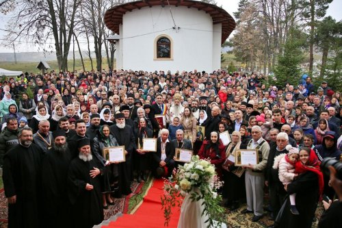 Biserica din Poiana-Deleni a fost resfințită de Mitropolitul Moldovei și Bucovinei Poza 232946