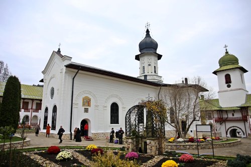 Mitropolitul Moldovei și Bucovinei la hramul Mănăstirii Agapia Poza 233309