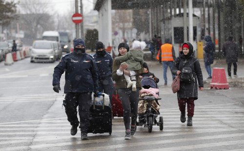 Șapte români din 10 își doresc oprirea războiului din Ucraina Poza 233282