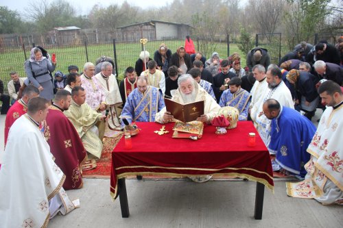 Biserică restaurată și o nouă capelă într‑o parohie gorjeană Poza 233458