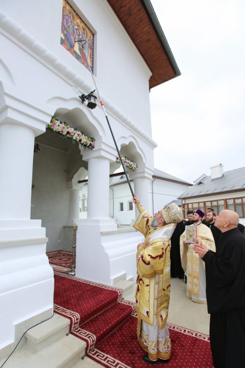 Sfințirea unui schit renăscut din județul Buzău Poza 233465