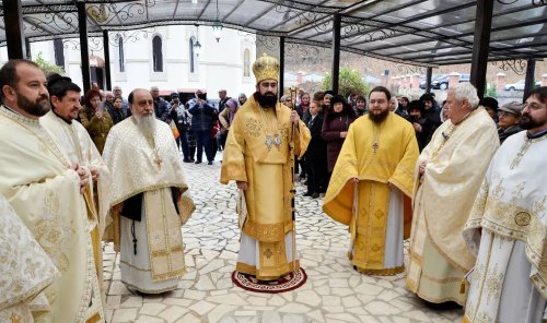 Slujiri arhiereşti în Episcopia Devei şi Hunedoarei Poza 233432