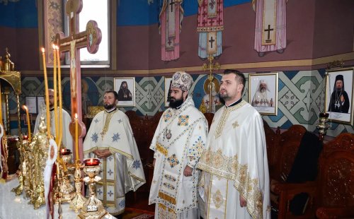 Slujiri arhiereşti în Episcopia Devei şi Hunedoarei Poza 233437