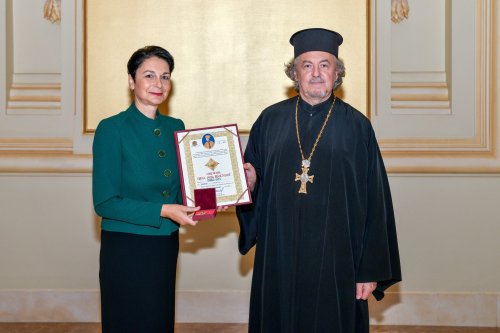 Ordinul „Maria Brâncoveanu” pentru directoarea Grădiniţei „Buna Vestire” din Bucureşti Poza 233681