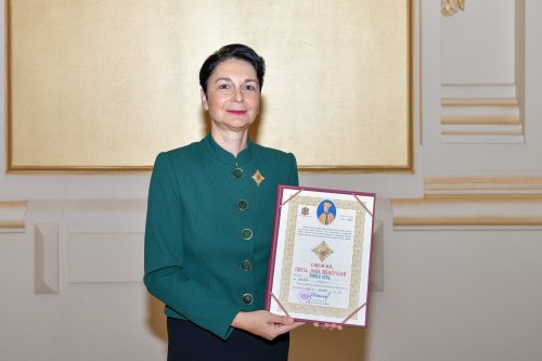 Ordinul „Maria Brâncoveanu” pentru directoarea Grădiniţei „Buna Vestire” din Bucureşti Poza 233683