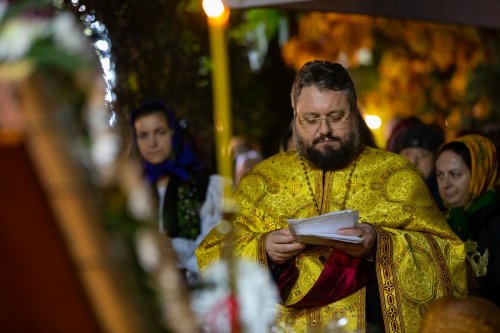 Rugăciuni în cinstea Sfântului Ierarh Ioan Gură de Aur la Paraclisul Catedralei Mântuirii Neamului Poza 233744