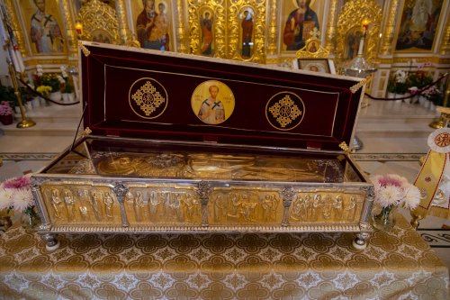 Rugăciuni în cinstea Sfântului Ierarh Ioan Gură de Aur la Paraclisul Catedralei Mântuirii Neamului Poza 233759