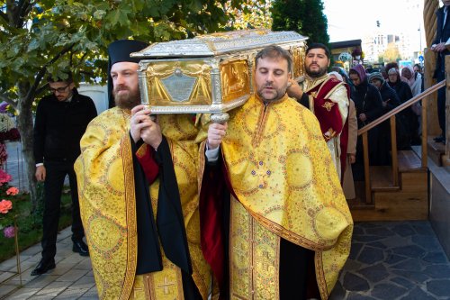 Rugăciuni în cinstea Sfântului Ierarh Ioan Gură de Aur la Paraclisul Catedralei Mântuirii Neamului Poza 233777