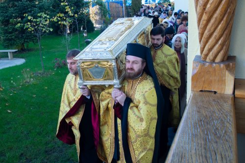Rugăciuni în cinstea Sfântului Ierarh Ioan Gură de Aur la Paraclisul Catedralei Mântuirii Neamului Poza 233783