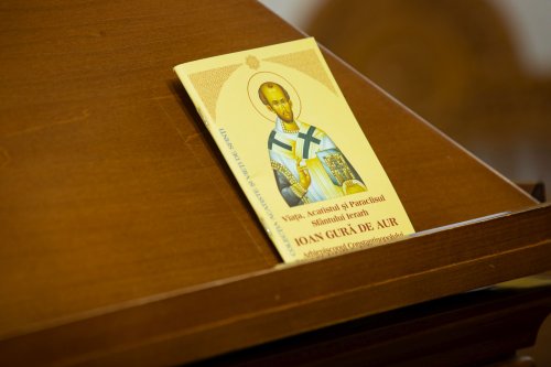 Rugăciuni în cinstea Sfântului Ierarh Ioan Gură de Aur la Paraclisul Catedralei Mântuirii Neamului Poza 233791