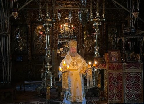Un ierarh român a liturghisit la Mănăstirea Vatoped din Sfântul Munte Poza 233883
