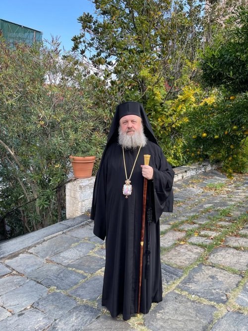 Un ierarh român a liturghisit la Mănăstirea Vatoped din Sfântul Munte Poza 233884