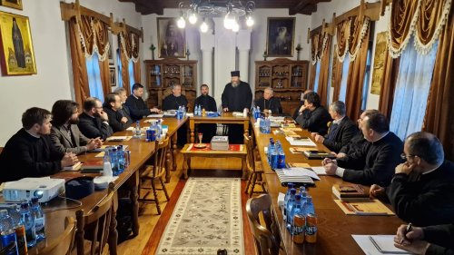 Întâlnire a Societăţii Bibliştilor Ortodocşi Români la Mănăstirea Lainici Poza 234260
