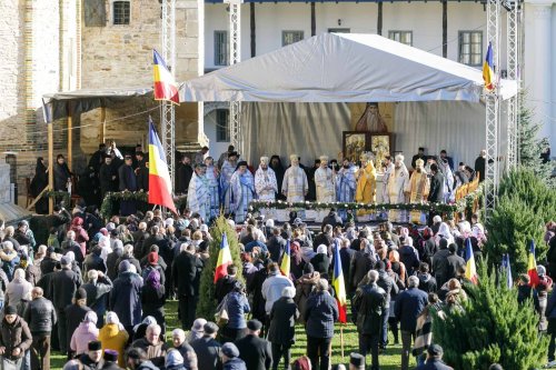 Sărbătoarea Sfântului Cuvios Paisie la Mănăstirea Neamț Poza 234179