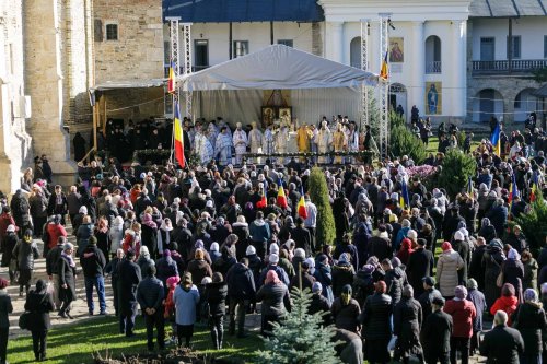 Sărbătoarea Sfântului Cuvios Paisie la Mănăstirea Neamț Poza 234181