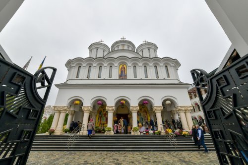 Starețul isihast al Mănăstirii Neamț sărbătorit în Capitală Poza 234184