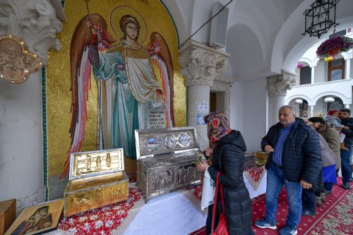 Starețul isihast al Mănăstirii Neamț sărbătorit în Capitală Poza 234191