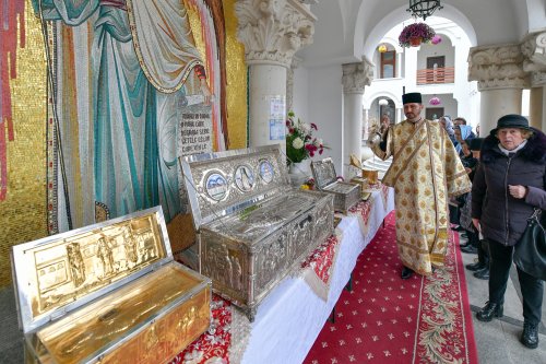 Starețul isihast al Mănăstirii Neamț sărbătorit în Capitală Poza 234192