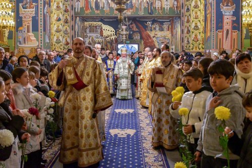 Starețul isihast al Mănăstirii Neamț sărbătorit în Capitală Poza 234200