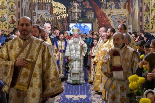 Starețul isihast al Mănăstirii Neamț sărbătorit în Capitală Poza 234201