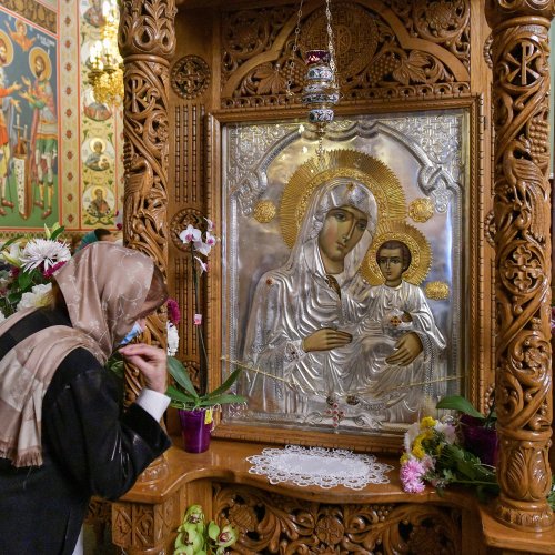 Starețul isihast al Mănăstirii Neamț sărbătorit în Capitală Poza 234207