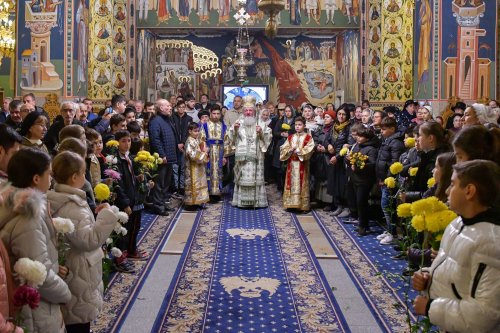Starețul isihast al Mănăstirii Neamț sărbătorit în Capitală Poza 234208