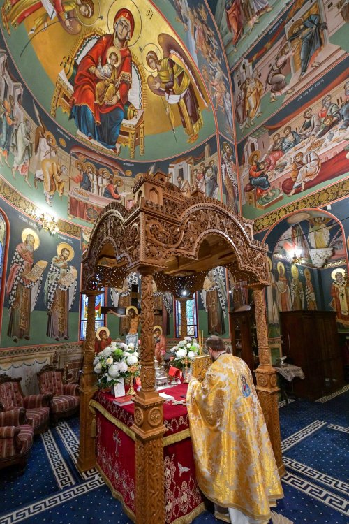 Starețul isihast al Mănăstirii Neamț sărbătorit în Capitală Poza 234213