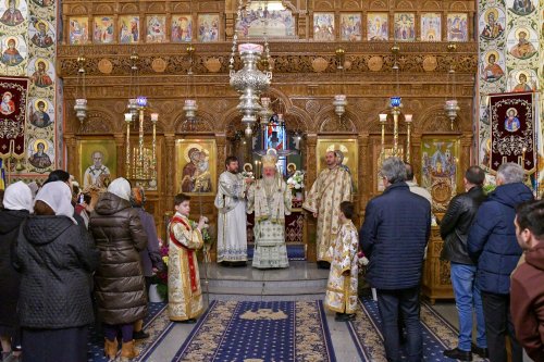 Starețul isihast al Mănăstirii Neamț sărbătorit în Capitală Poza 234216
